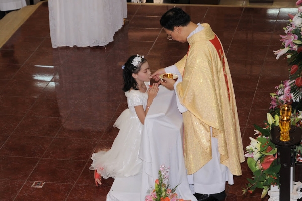 Bí tích lãnh nhận Mình và Máu Thánh Chúa